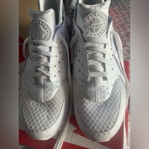 Like new Nike Air Hurache . Barely used still in box